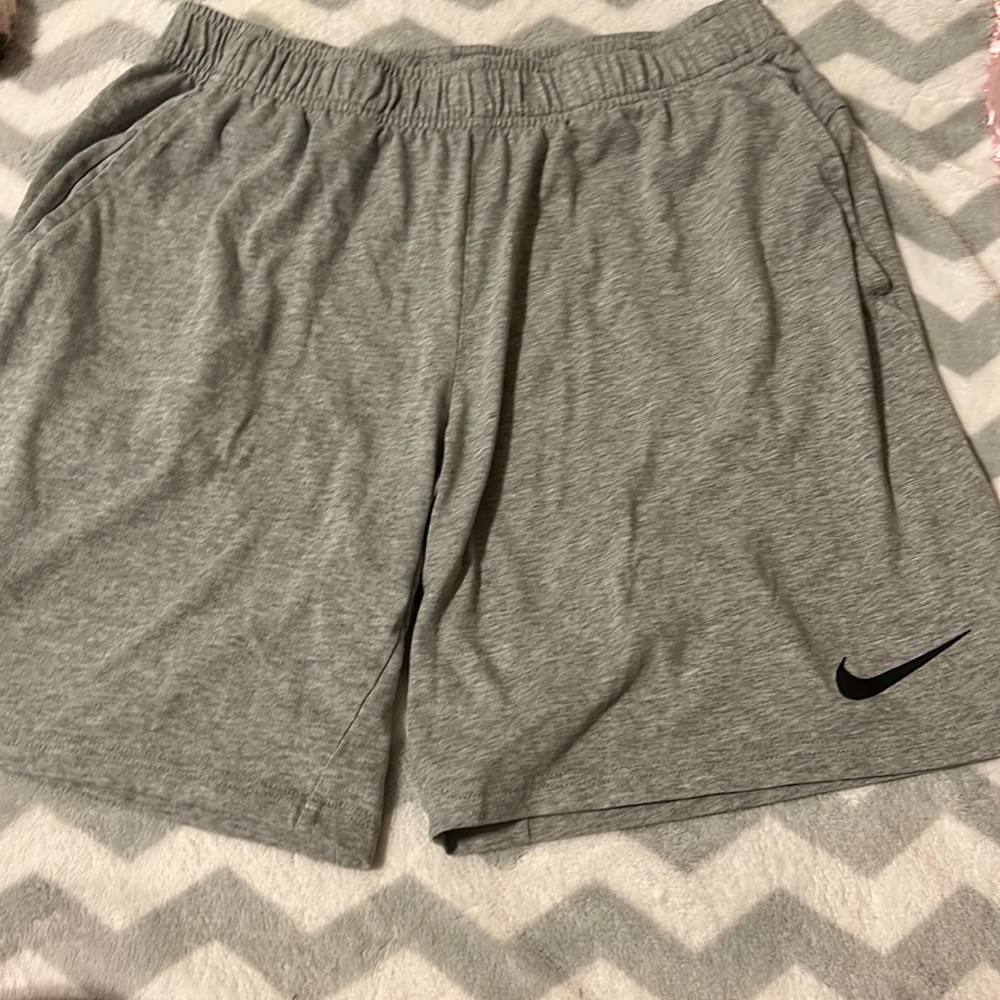 Mes light gray shorts